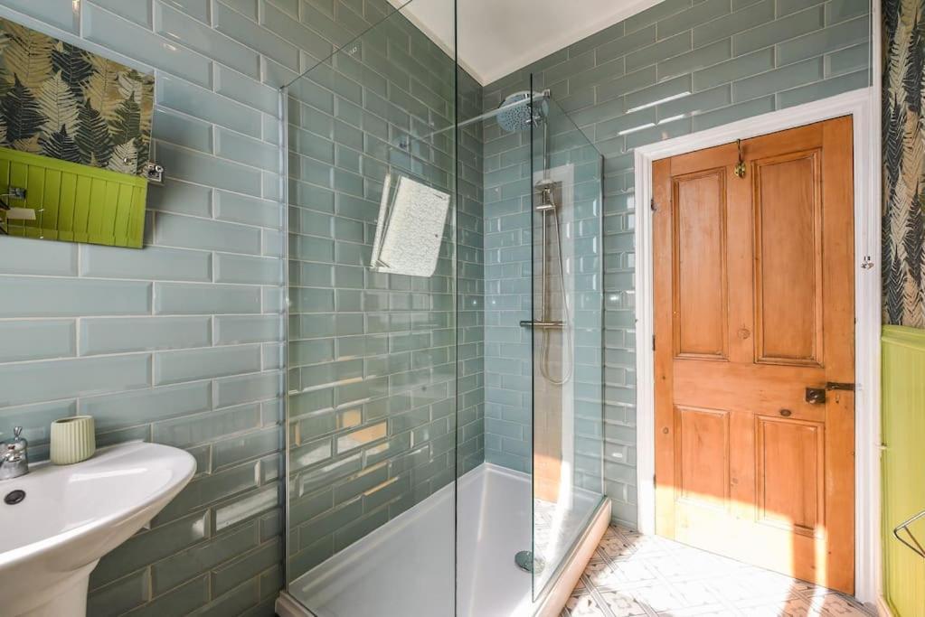 Traditional 3-Bed Property In Pontcanna With Parking Cardiff Buitenkant foto