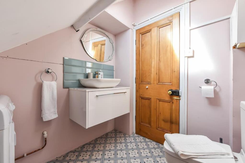 Traditional 3-Bed Property In Pontcanna With Parking Cardiff Buitenkant foto