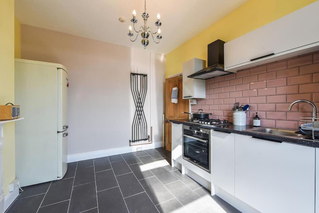 Traditional 3-Bed Property In Pontcanna With Parking Cardiff Buitenkant foto
