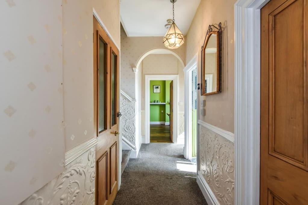 Traditional 3-Bed Property In Pontcanna With Parking Cardiff Buitenkant foto